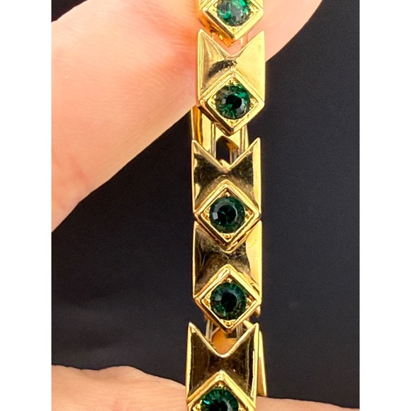 Vintage Gold Tone Tennis Bracelet Green Rhinestones Stretch  7" - Picture 3 of 8